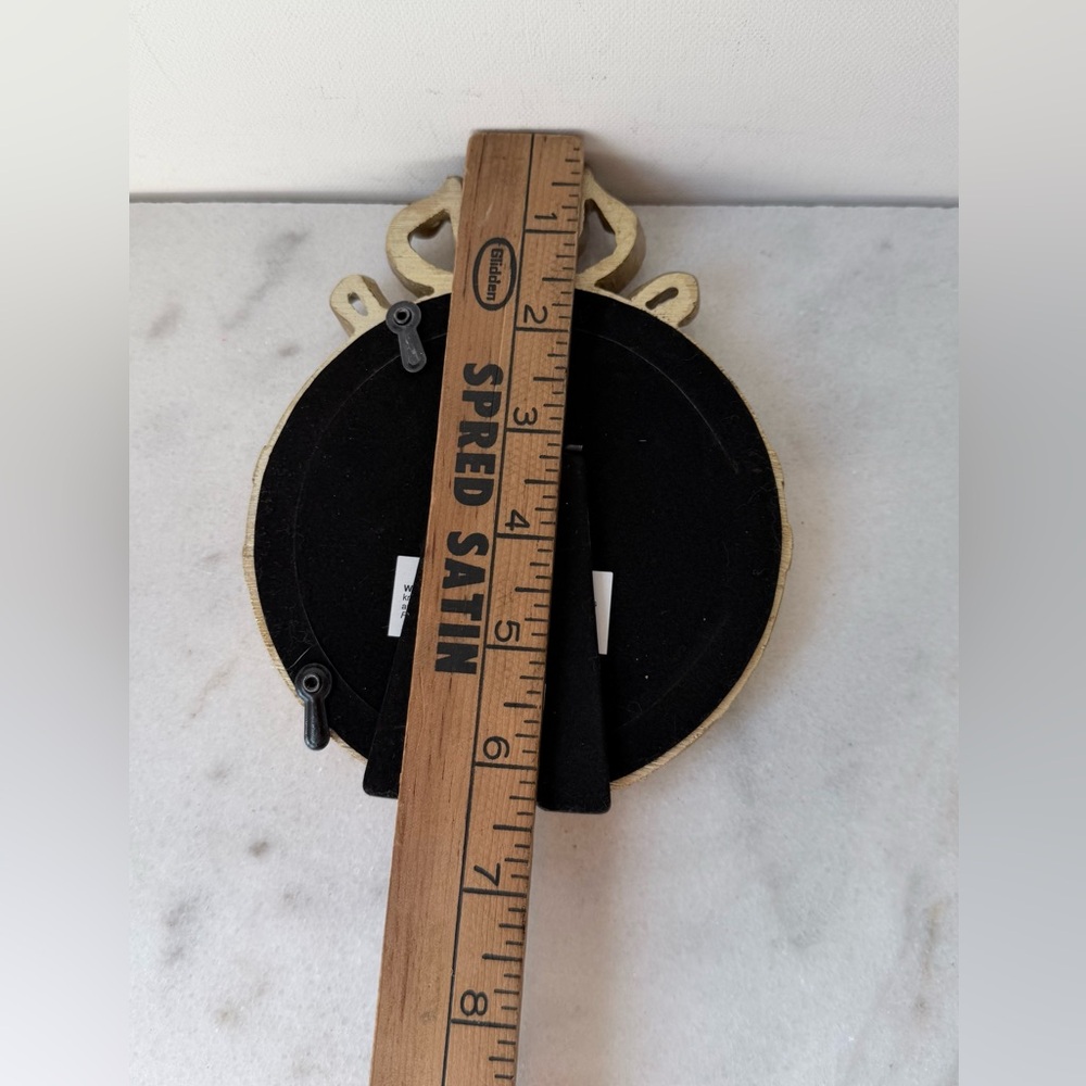 Gold Round Picture Frame ow accent - Picture 8 of 9